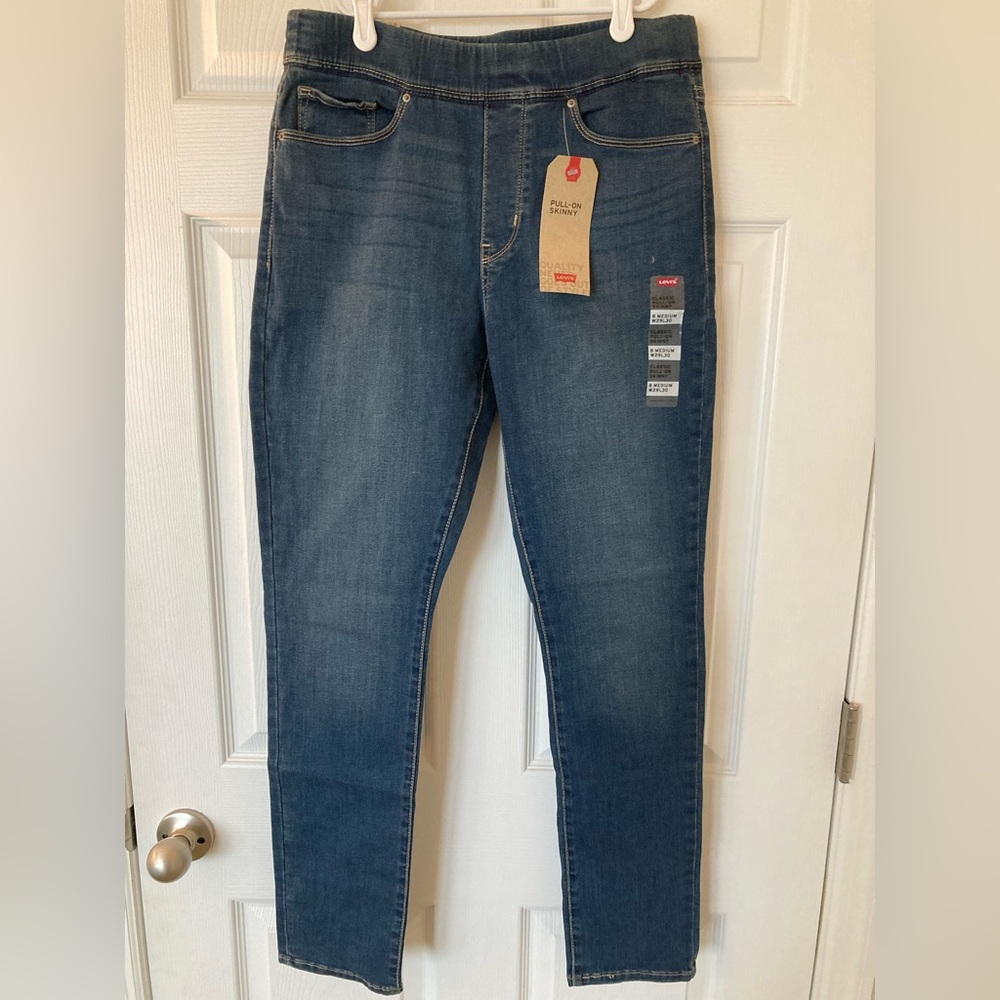 Levi’s pull on skinny jeans NWT Size 8